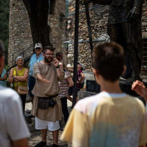 BAGÀ VISITA GUIADA CÀTARS 1.jpg